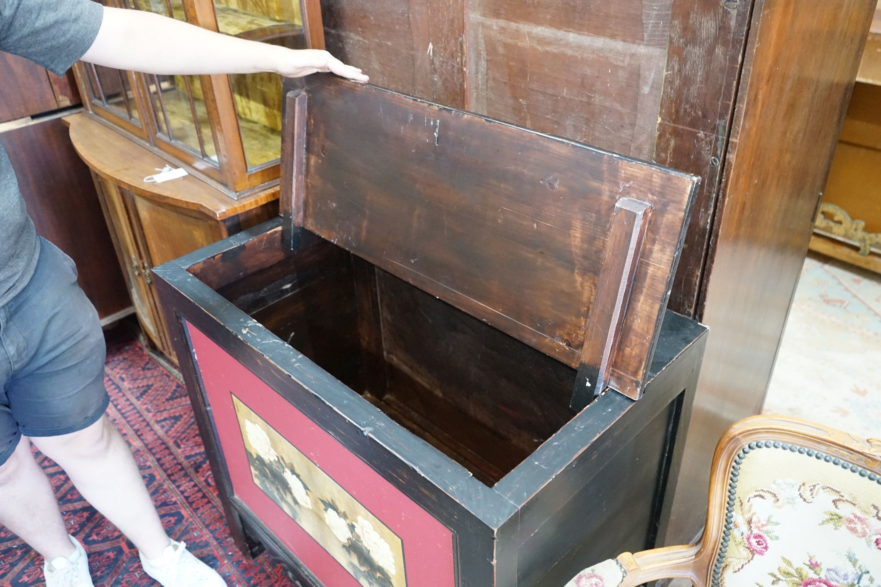 A Chinese painted coffer, length 90cm, depth 52cm, height 88cm